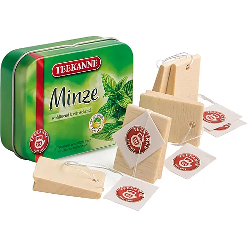 Tee von Teekanne aus Holz in der Dose