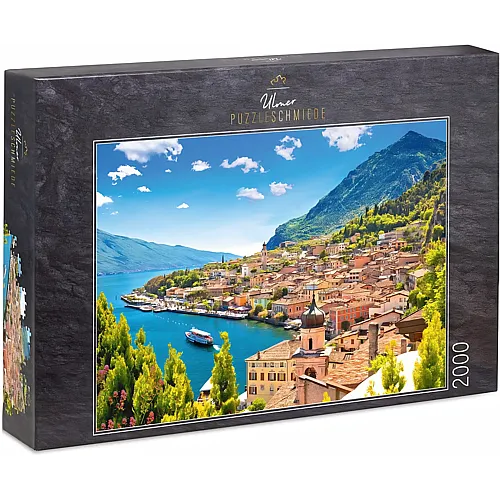 Lago die Garda  die malerische Ansicht der Ortschaft Limone sul Garda, Italien - 2000 Teile