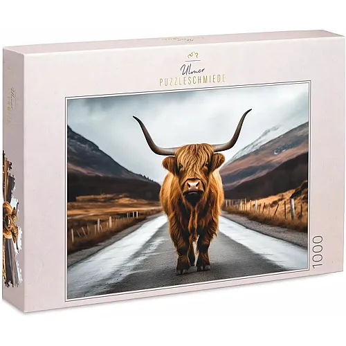 Ulmer Puzzleschmiede Das m�chtige Hochlandrind schreitet auf der Strasse nach Glencoe in den schottischen Highlands - 1000 Teile
